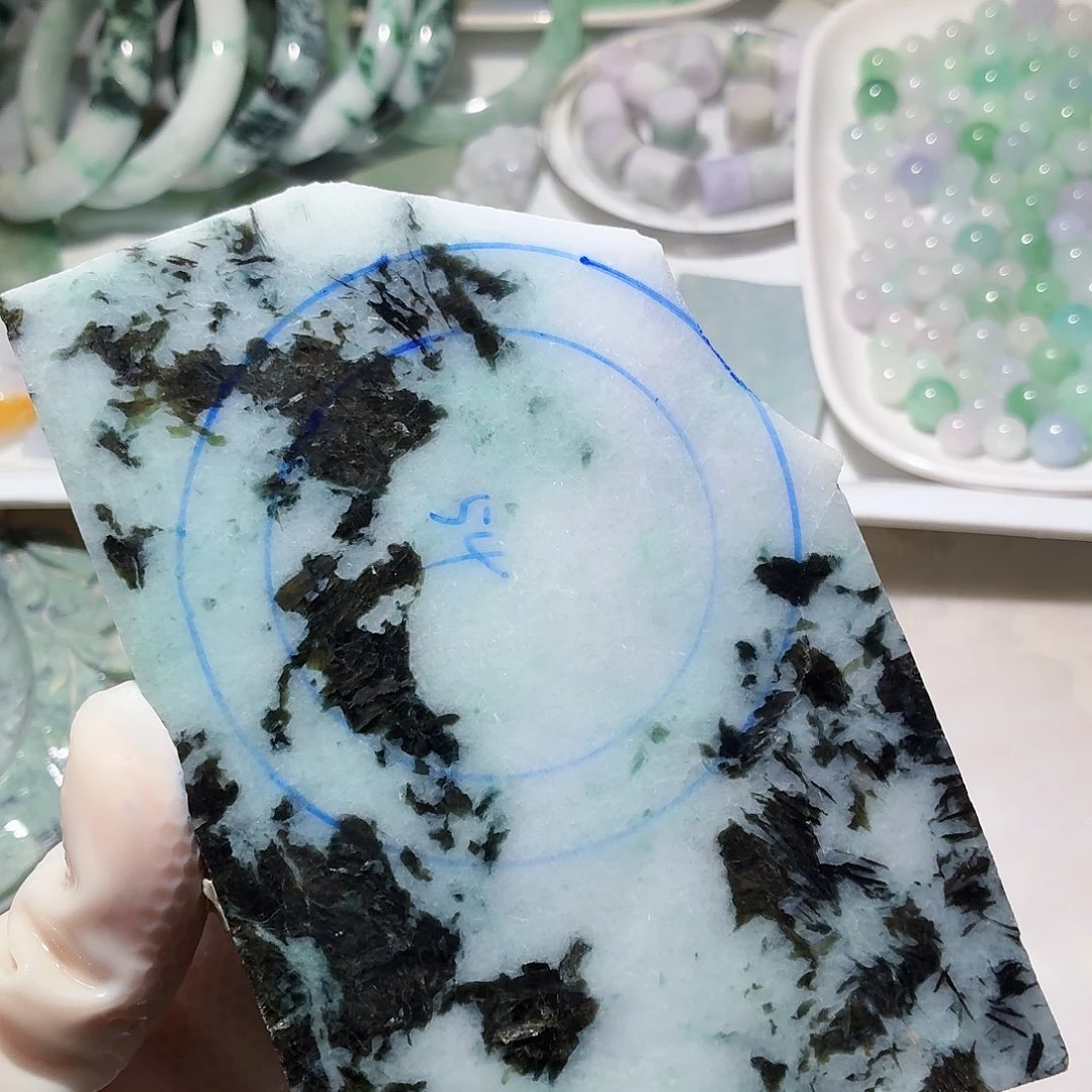 翡翠未镶嵌颈饰边角料