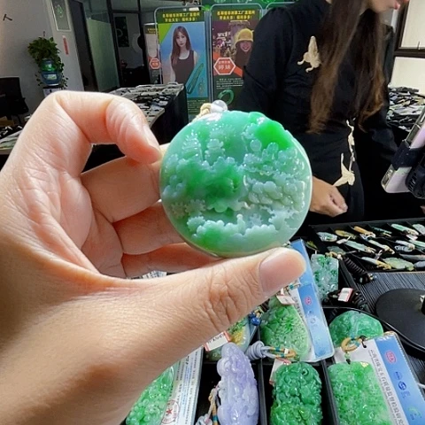 翡翠未镶嵌颈饰翡翠