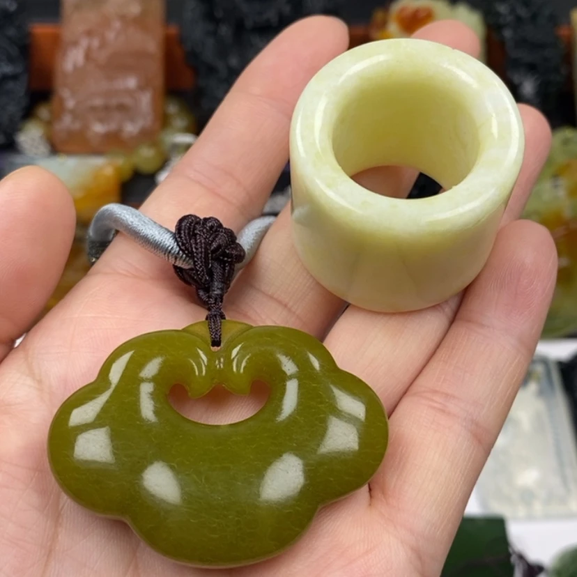 【闪购商品】蛇纹石玉未镶嵌颈饰