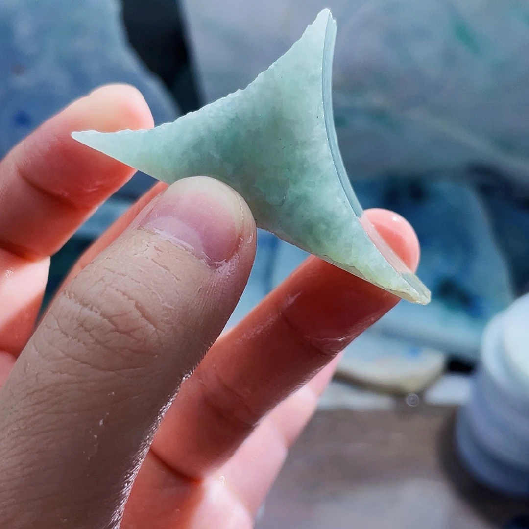 翡翠未镶嵌颈饰毛料2