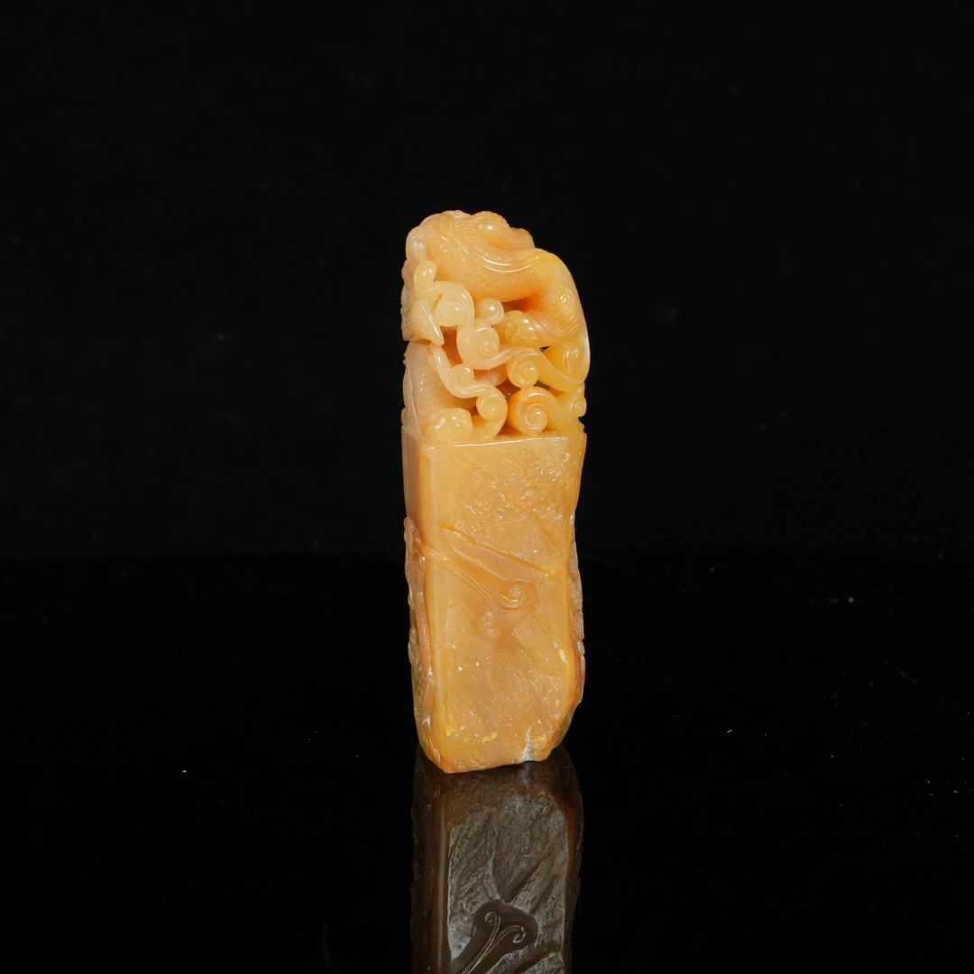 B6821寿山田黄石 螭虎穿环随型章 30*25*93mm140.46g