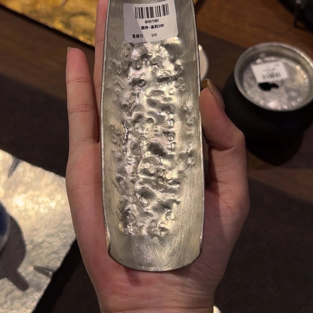 瓷片陶瓷。      陶瓷。