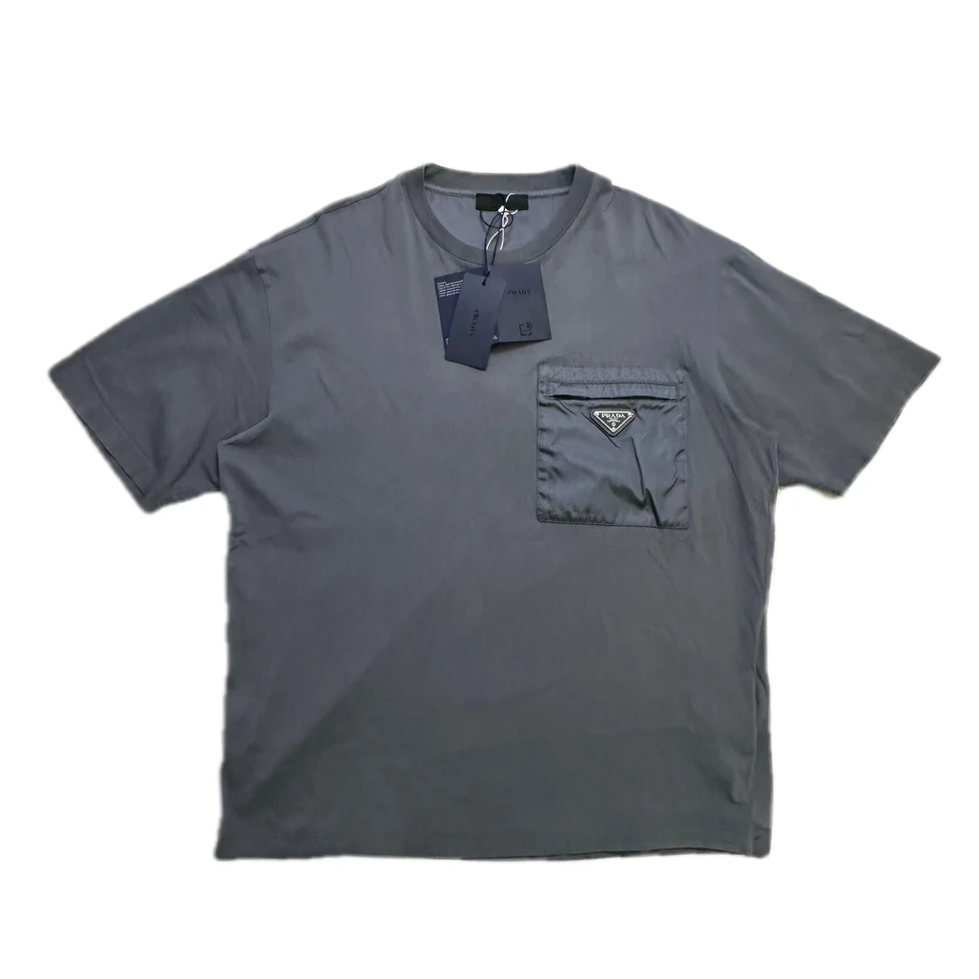 99新 Prada/普拉达 prada水泥灰尼龙口袋三角标短袖xl码