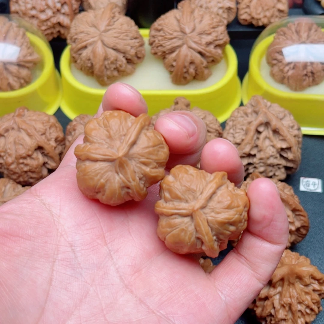 文玩核桃把件蛤蟆头三棱34×34×34