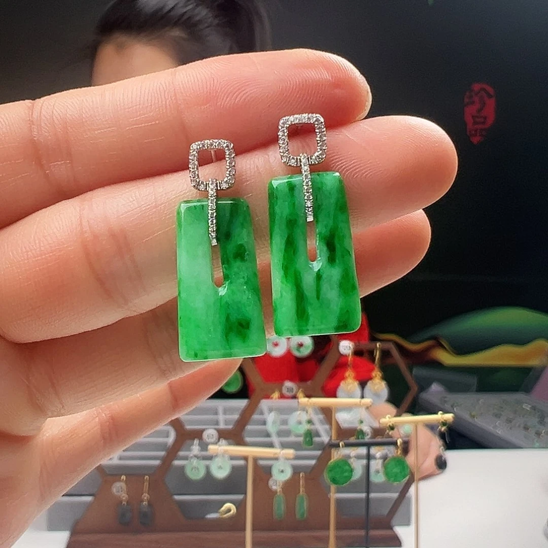 18K金镶嵌翡翠耳饰