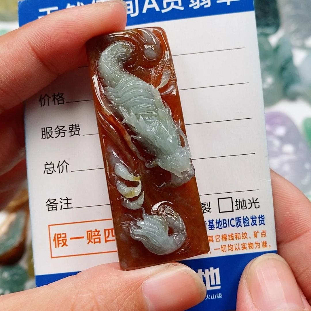 颈饰未镶嵌翡翠龙牌