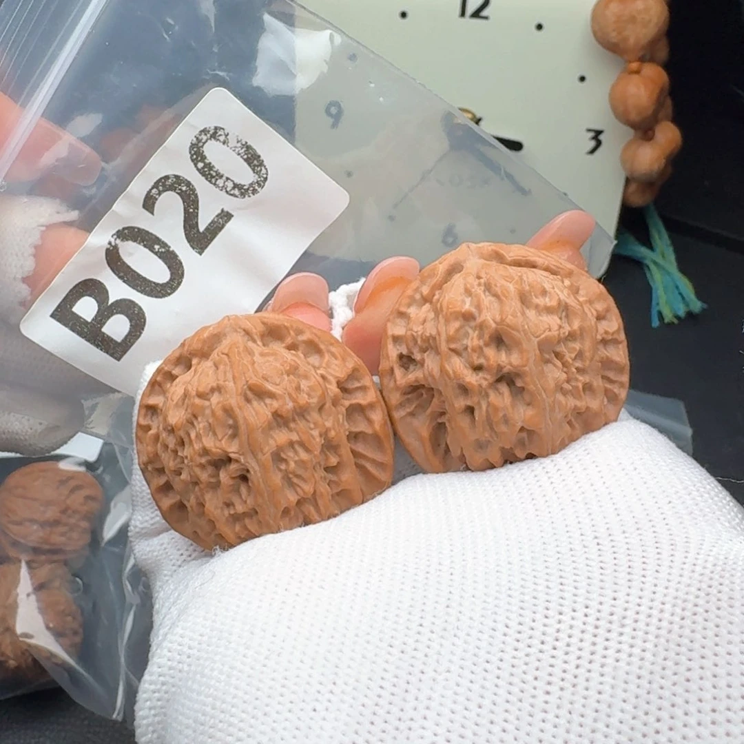 把件文玩核桃37三角白B020