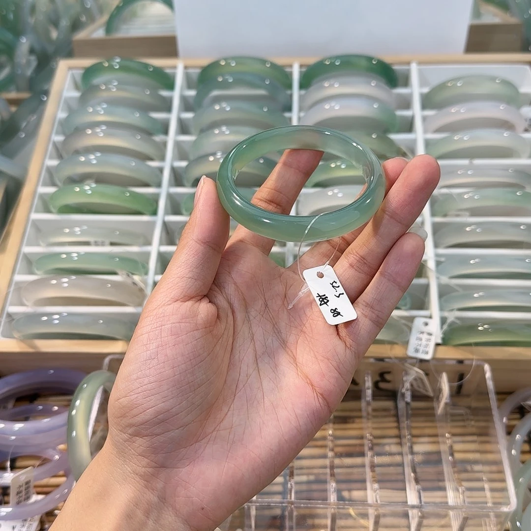 玛瑙/玉髓未镶嵌手镯圈口52.3