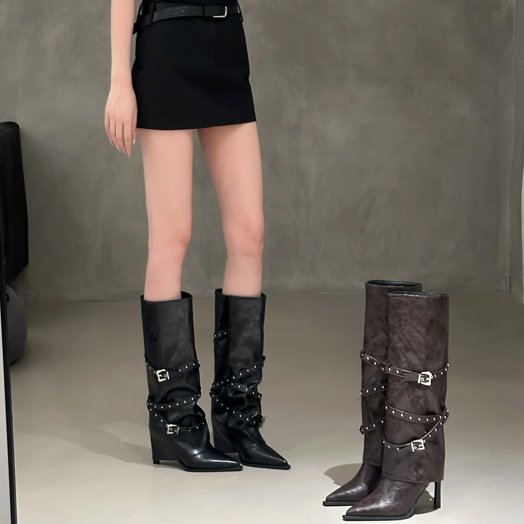 尖头皮带扣铆钉高跟骑士靴女2025春秋季新款设计感细跟显瘦裤管靴