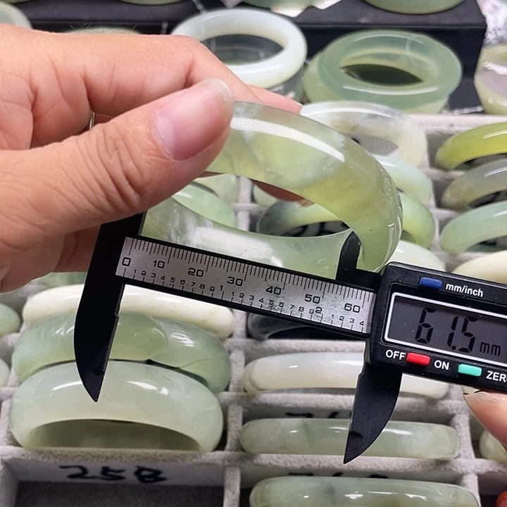 蛇纹石玉未镶嵌手镯258