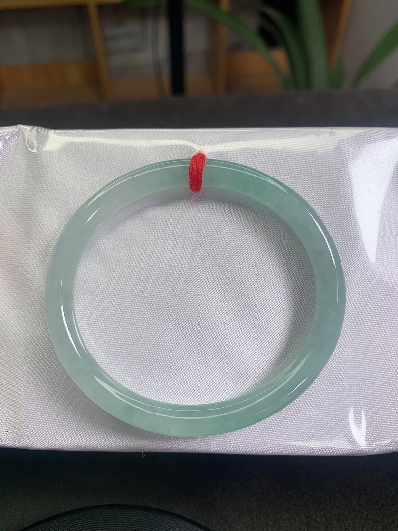 （245号）缅甸天然A货翡翠52-53圈口糯冰晴底贵妃手镯、有纹裂