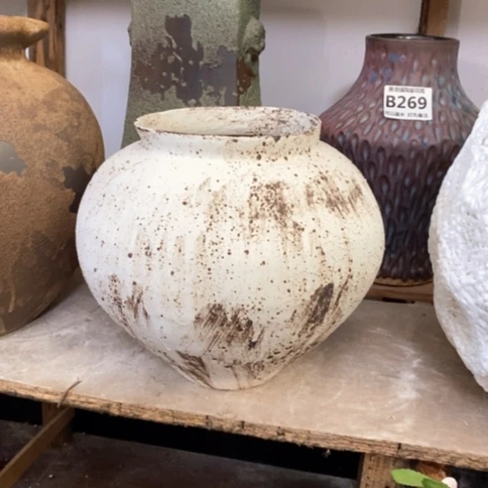 瓶景德镇陶瓷。景德镇陶瓷