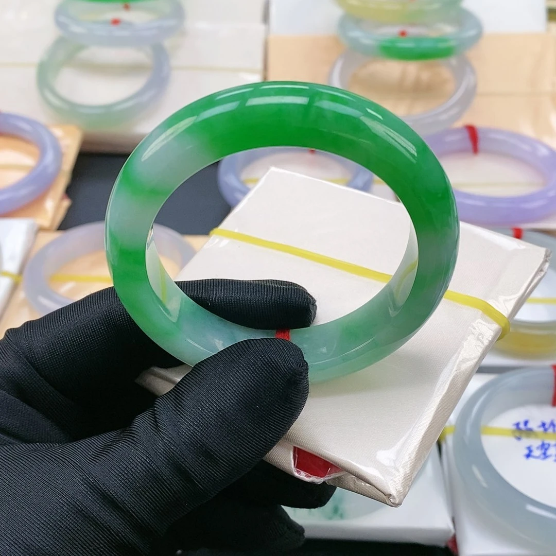 【闪购商品】翡翠手镯未镶嵌西****?白底青