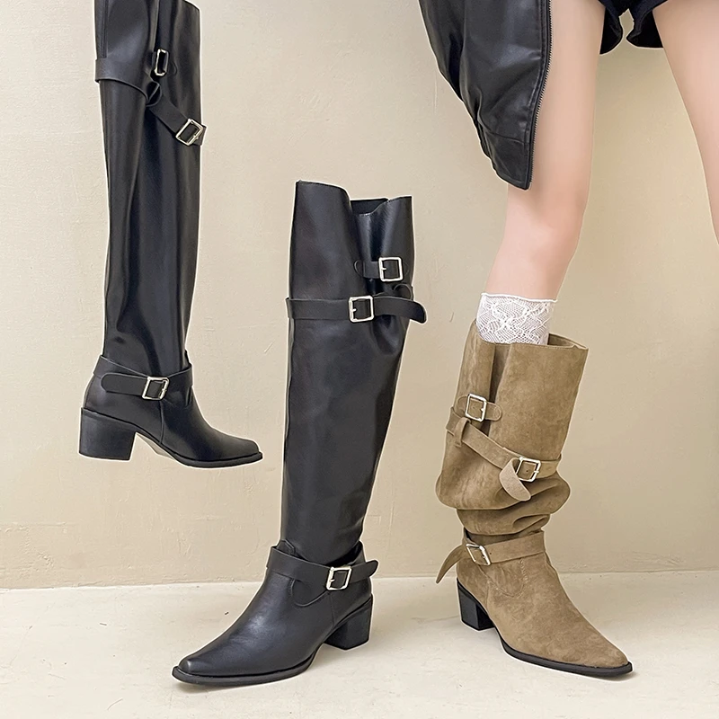 OJRZ时尚百搭复古皮带扣尖头高筒靴女2025秋冬季新款粗跟时装靴女
