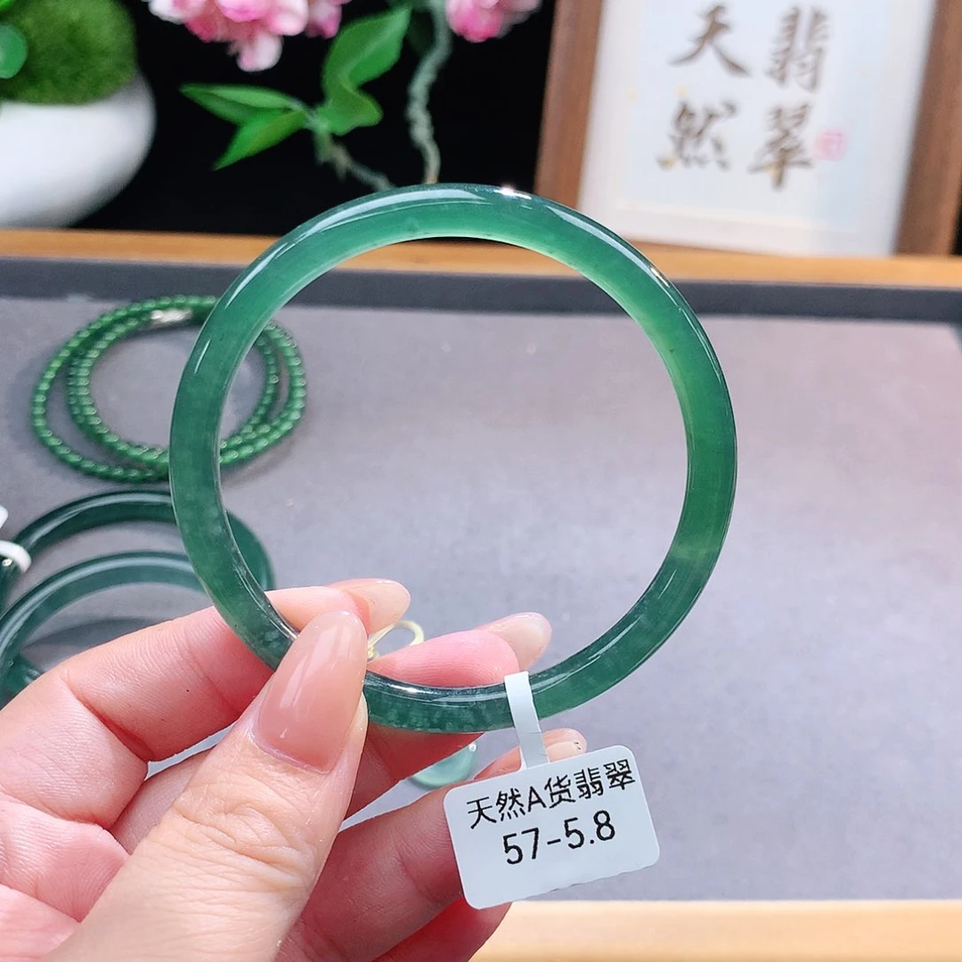 未镶嵌手镯（圆镯）翡翠