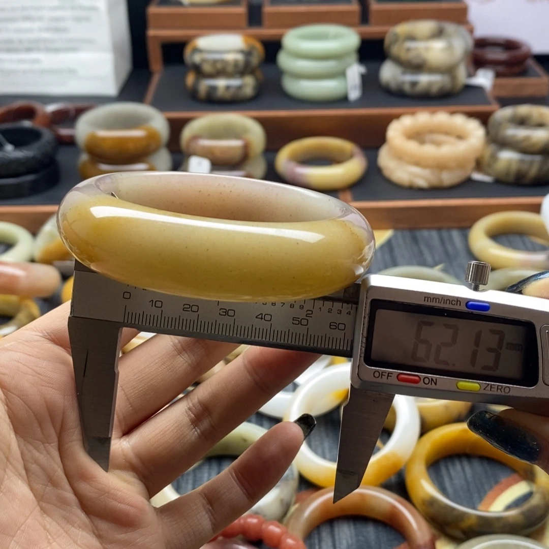 石英质玉未镶嵌手镯