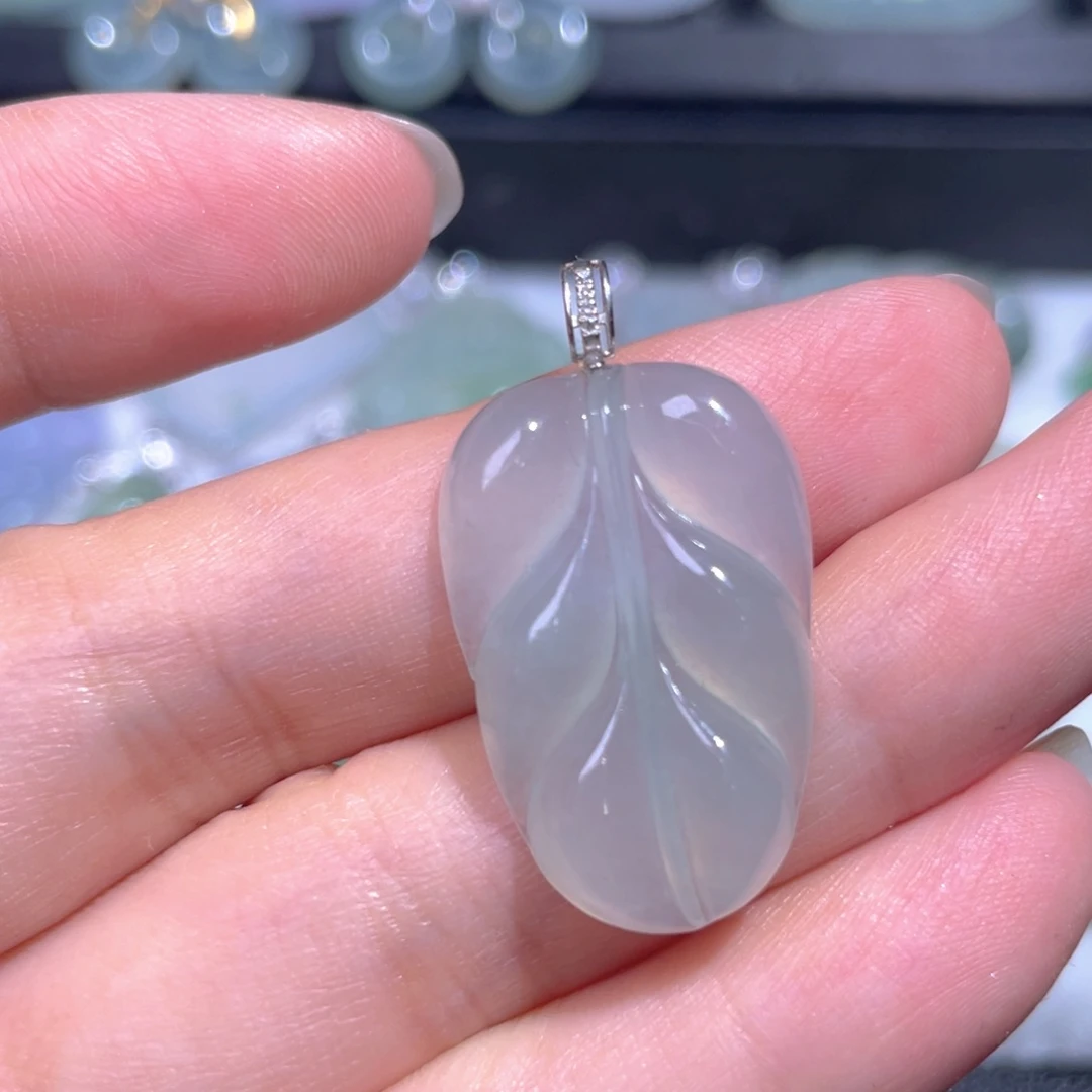 颈饰18K金镶嵌翡翠翡翠