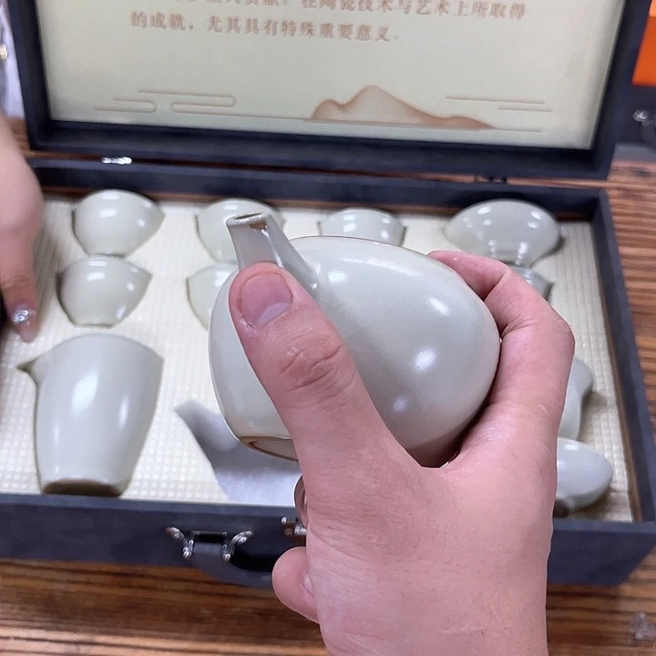 孤品茶具套装等。
