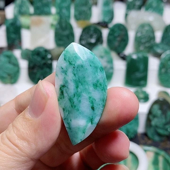 未镶嵌独山玉颈饰