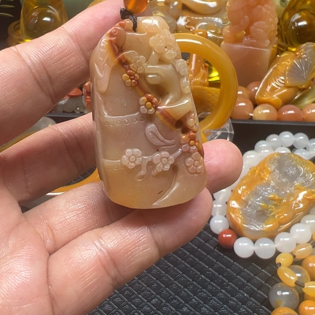 石英质玉未镶嵌颈饰