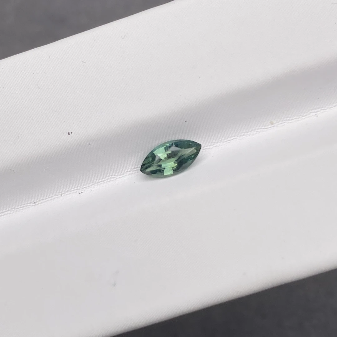 S45-0.68ct马眼切形绿色蓝宝石裸石