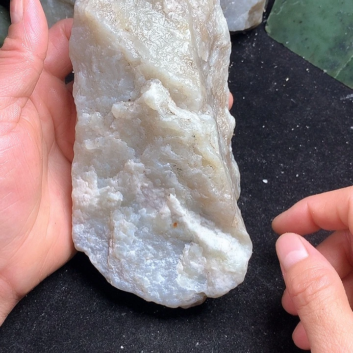 和田玉（糖玉）未镶嵌珠宝奇石