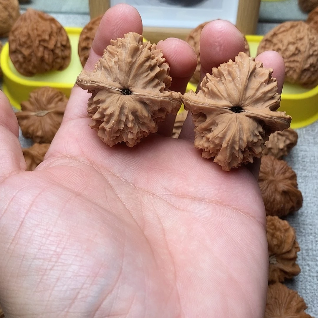 文玩核桃吊坠皇冠42