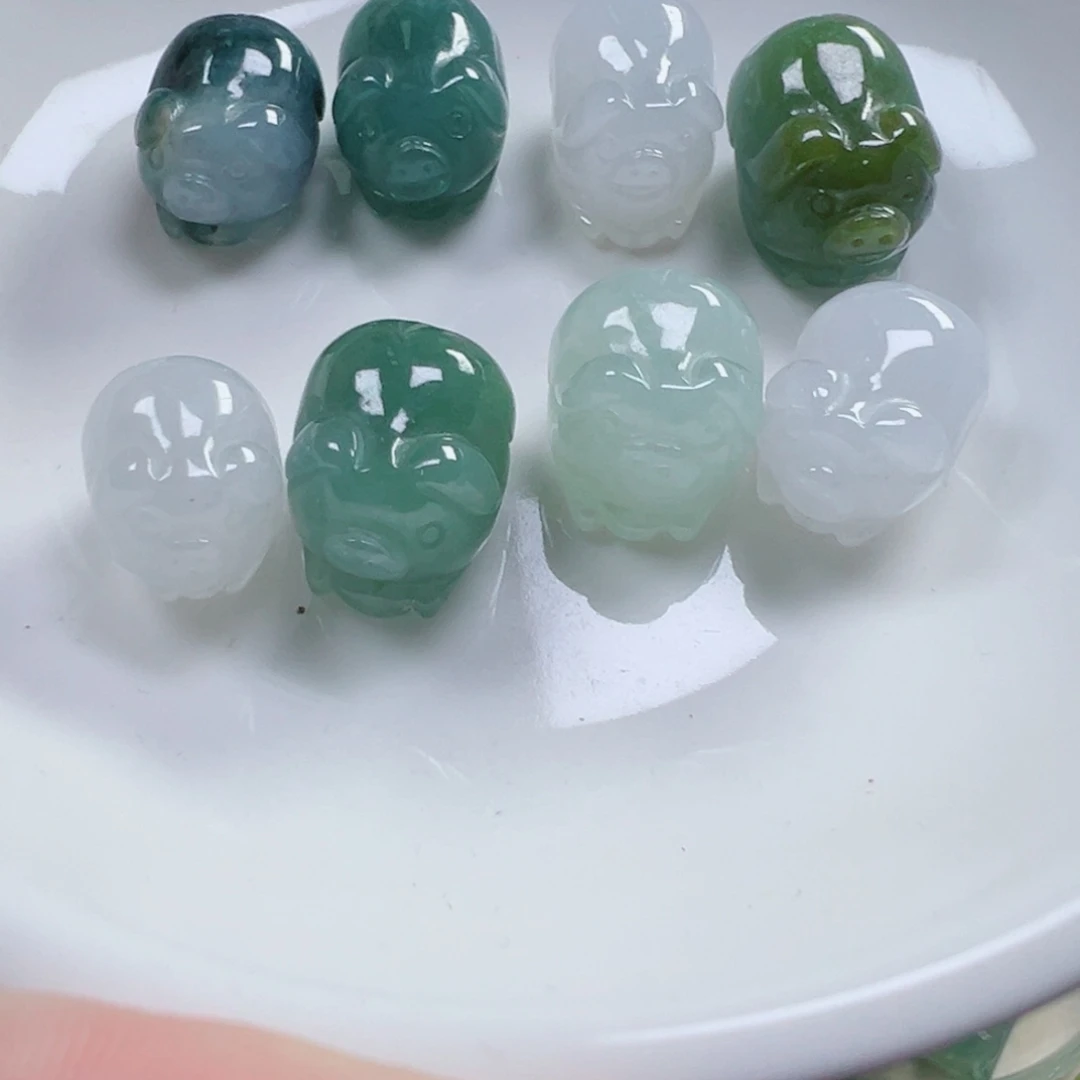 散珠翡翠立体猪一个