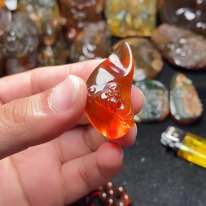 琥珀未镶嵌颈饰94