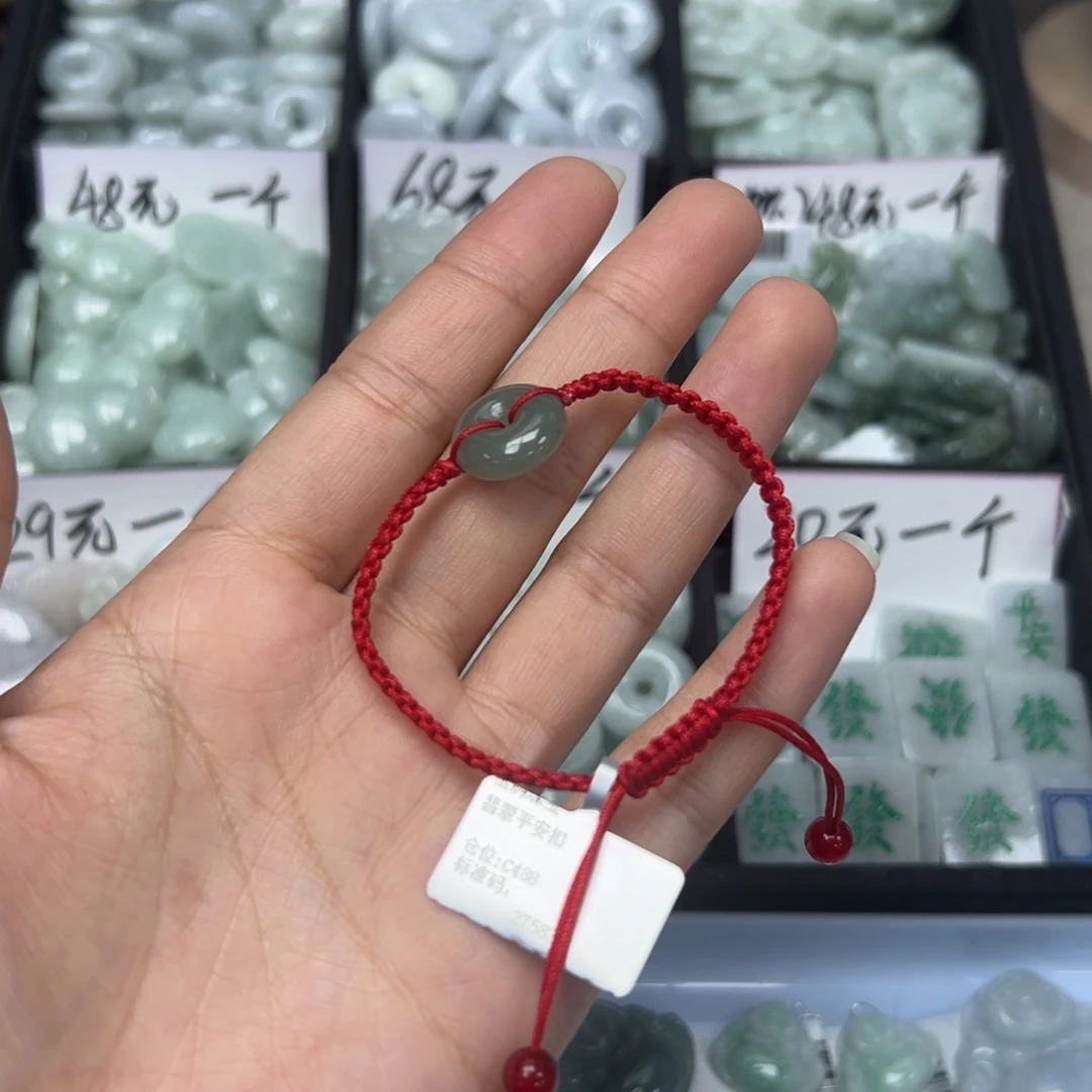 翡翠颈饰未镶嵌平安扣