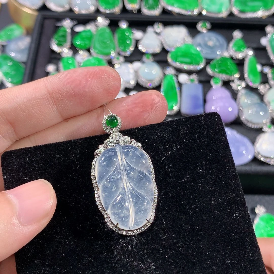 翡翠18K金镶嵌颈饰