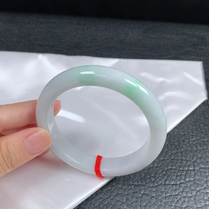 翡翠未镶嵌手镯