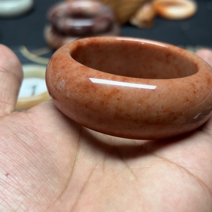 一***光石英岩玉合金颈饰