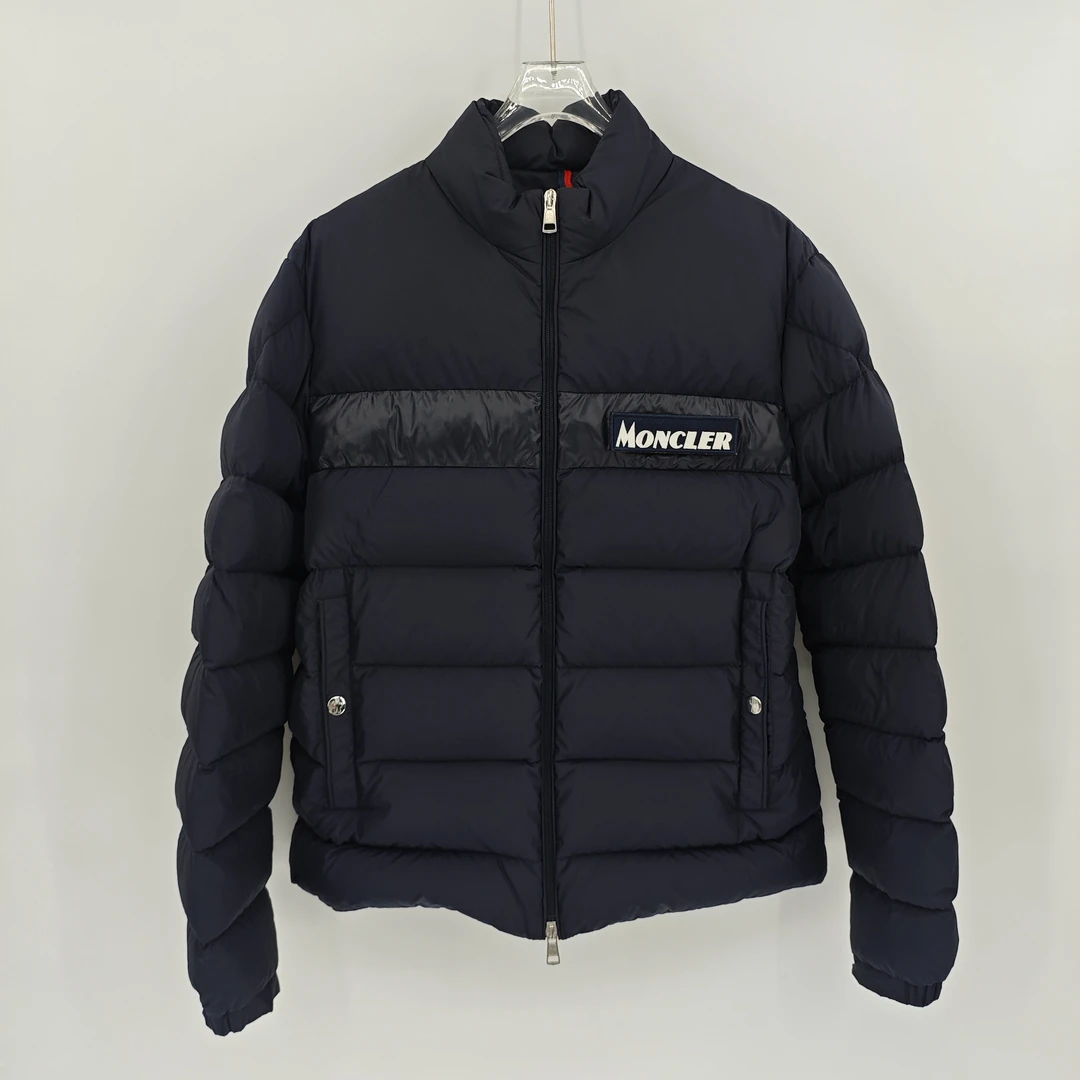 99新 MONCLER 蒙口  藏青色字母魔术贴胸标羽绒服/2码/Sw24849