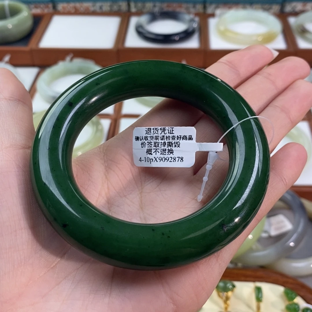 岳***梅和田玉未镶嵌手镯俄料辣阳绿大胖圆56/57