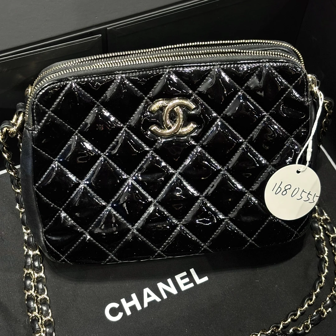 95新 Chanel/香奈儿 夏七中古/黑色漆皮相机包/1680555