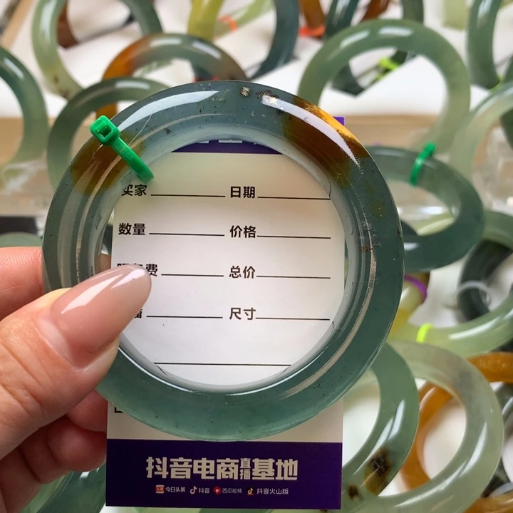 岫玉未镶嵌手镯綮**k