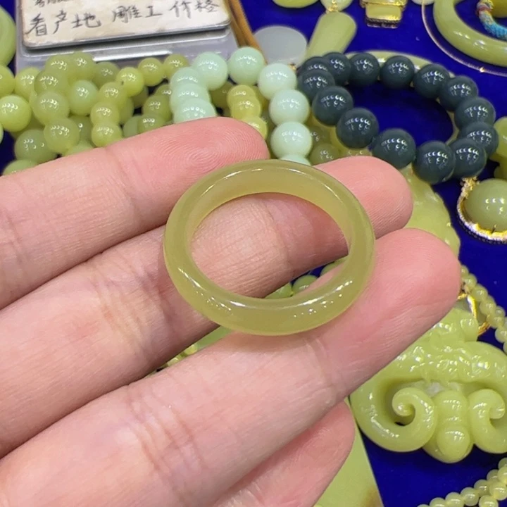 和田玉（黄玉）未镶嵌颈饰20