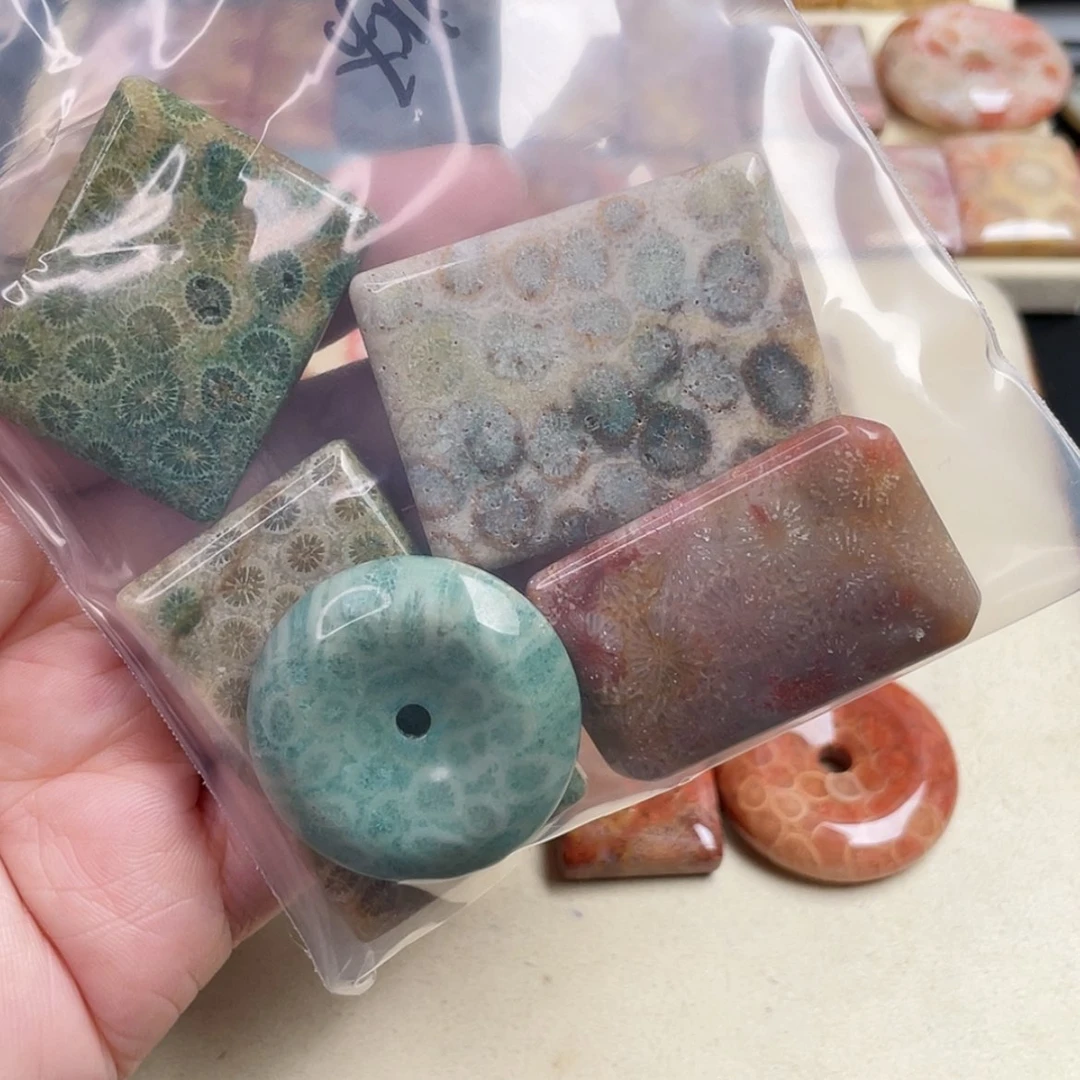 【闪购商品】未镶嵌吊坠(赠链)硅化玉桃**哟