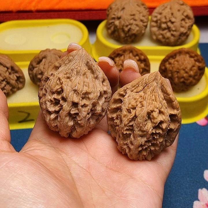 吊坠文玩核桃大沽石的