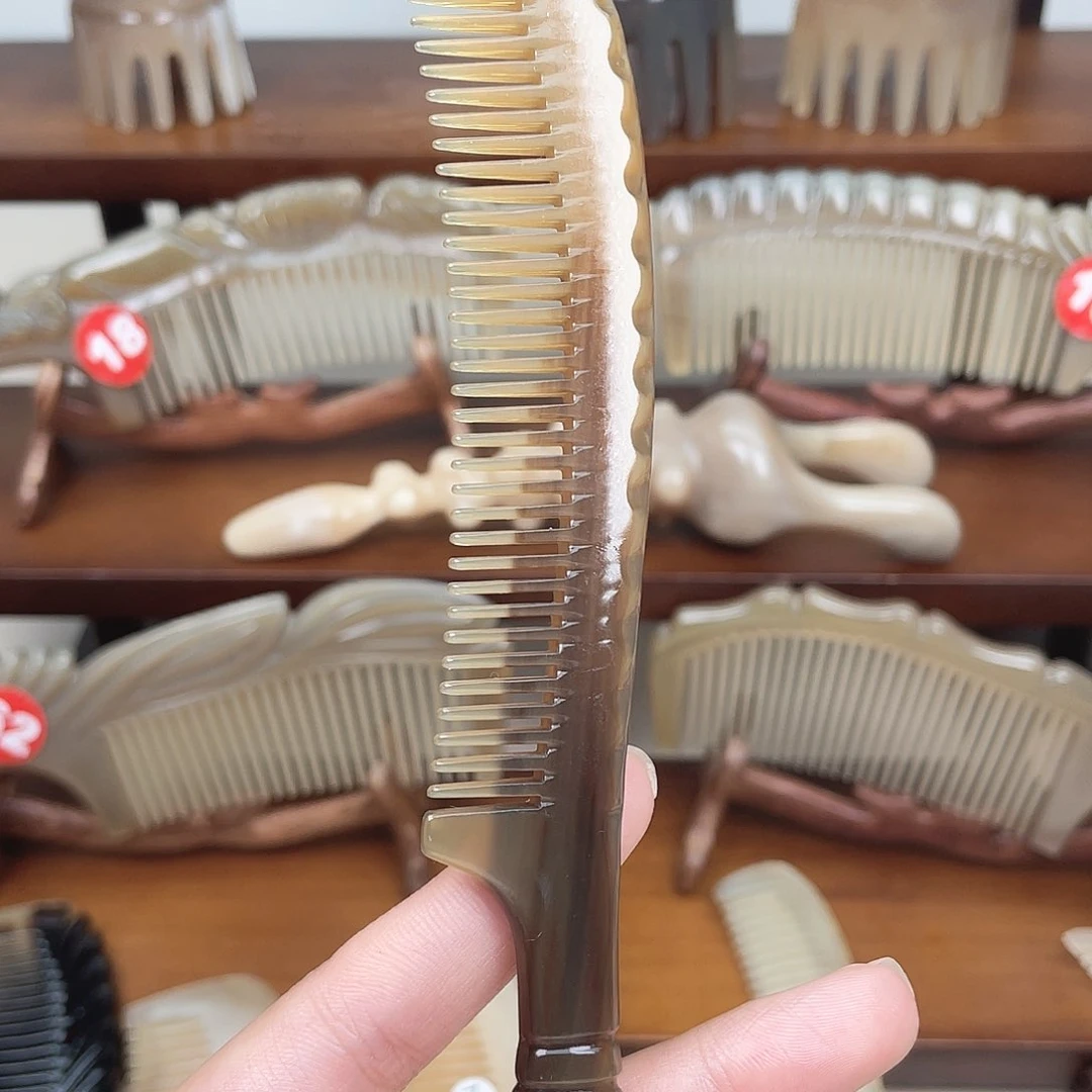 纯手工制作的牛角梳