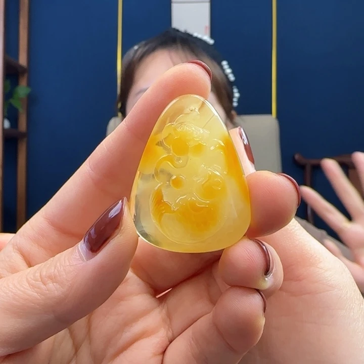 蜜蜡吊坠(赠链)未镶嵌苏*儿