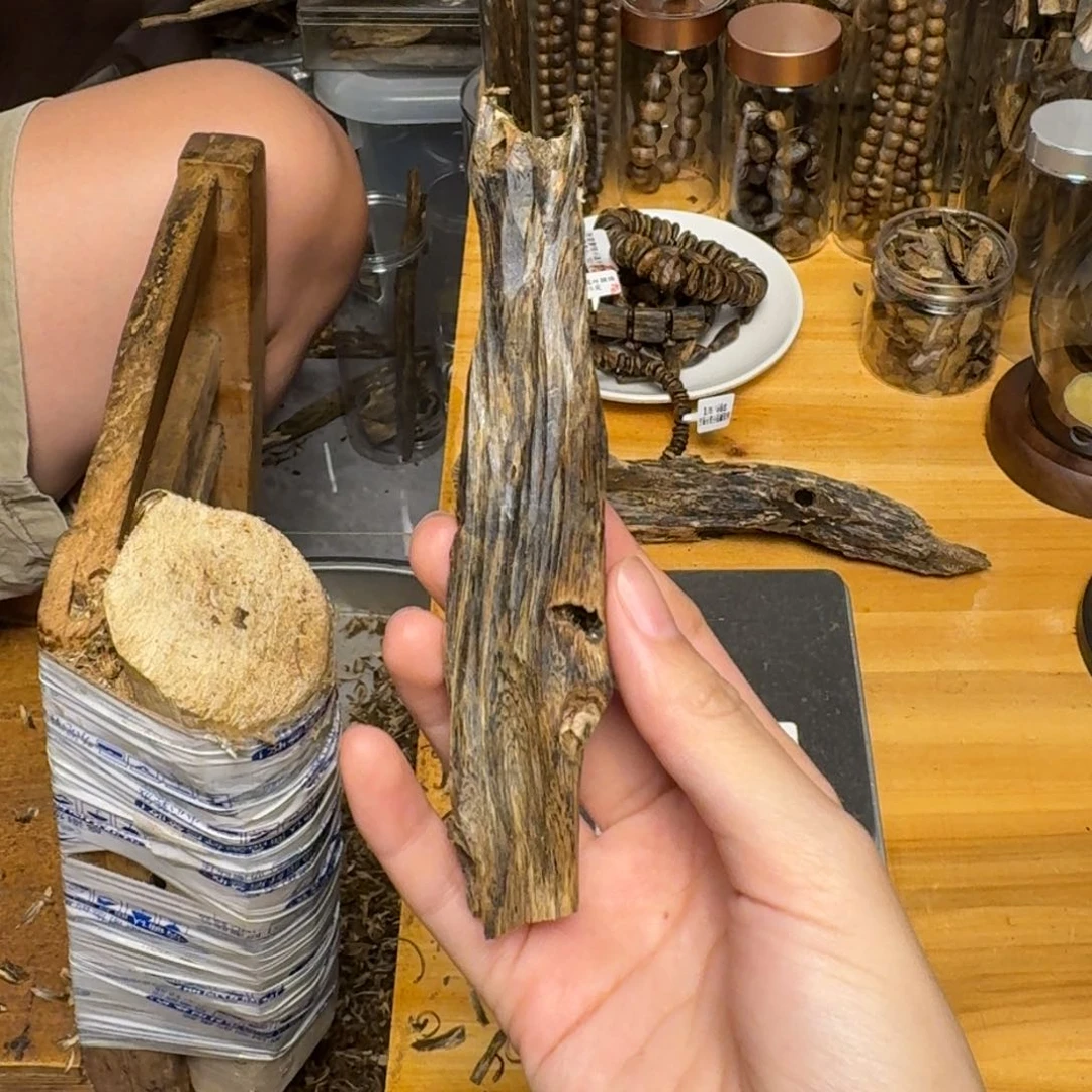 沉香碎屑沉香白棋块料20克