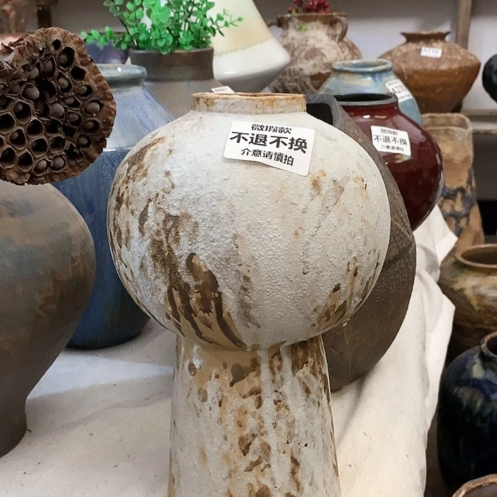 瓶景德镇陶瓷。景德镇陶瓷