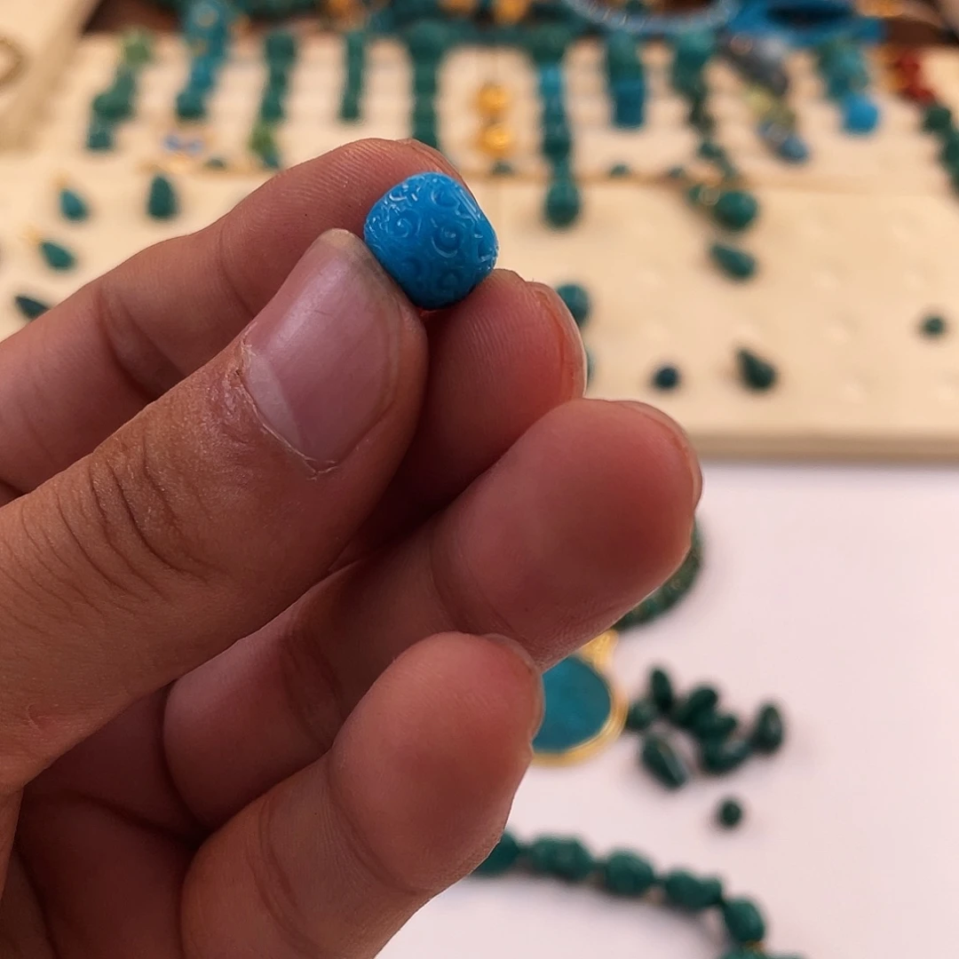 绿松石未镶嵌颈饰