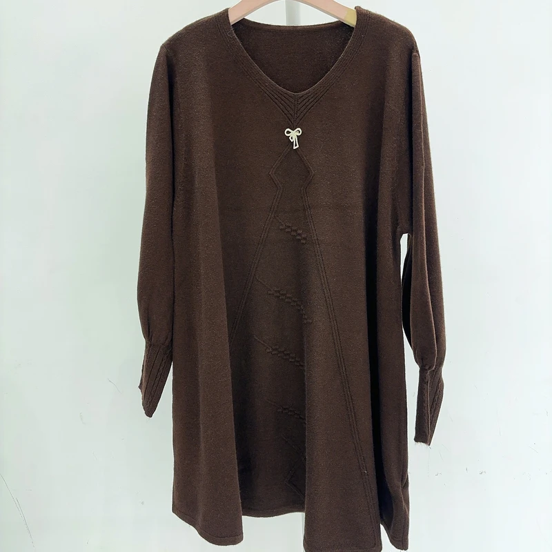 9157咖色立体浮雕气质设计师秋冬长款提花轻奢针织连衣裙