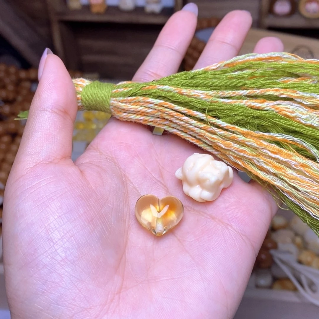 吃****吊坠猴头核桃1.18蜜心，狐狸，绿流苏