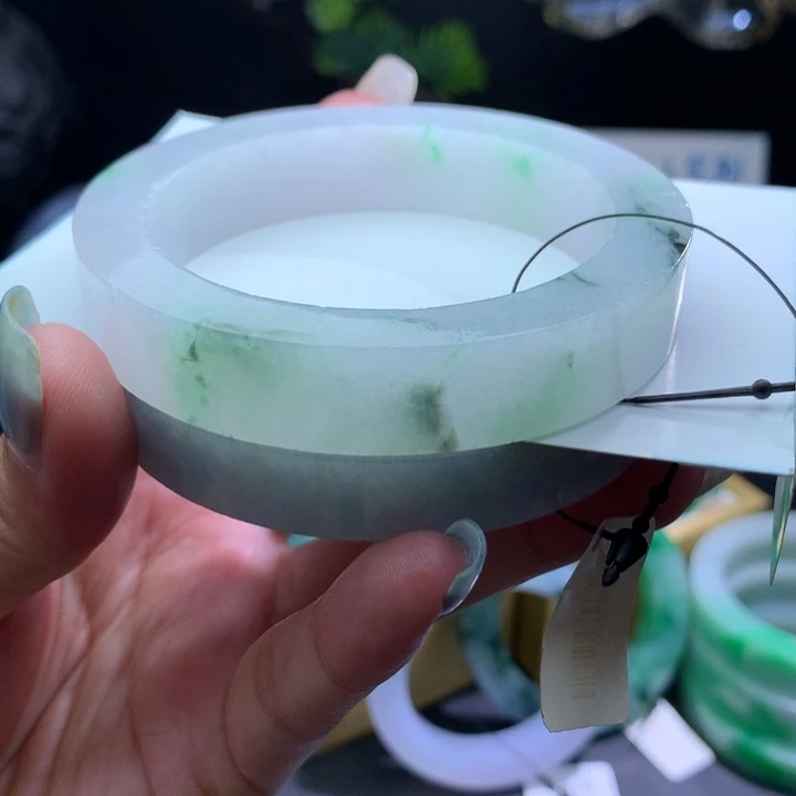 未镶嵌翡翠手镯定制翡翠