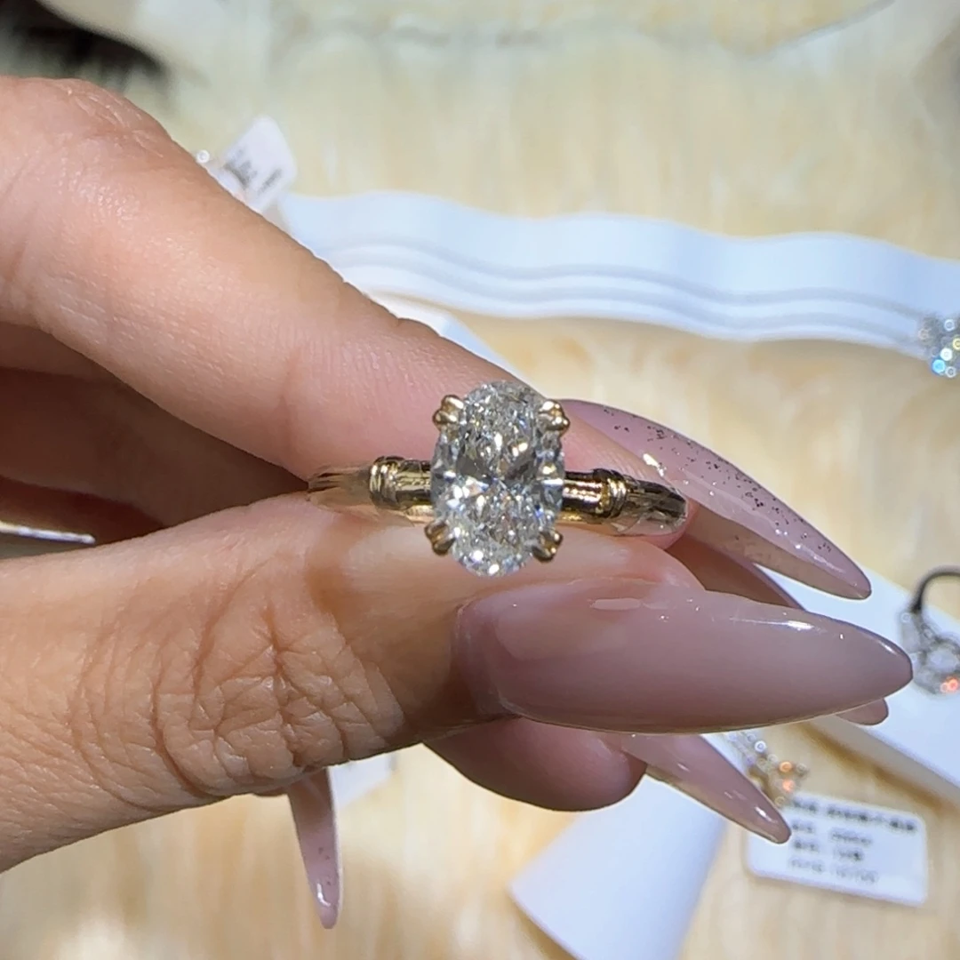 实验室培育钻石18K金镶嵌罗马柱