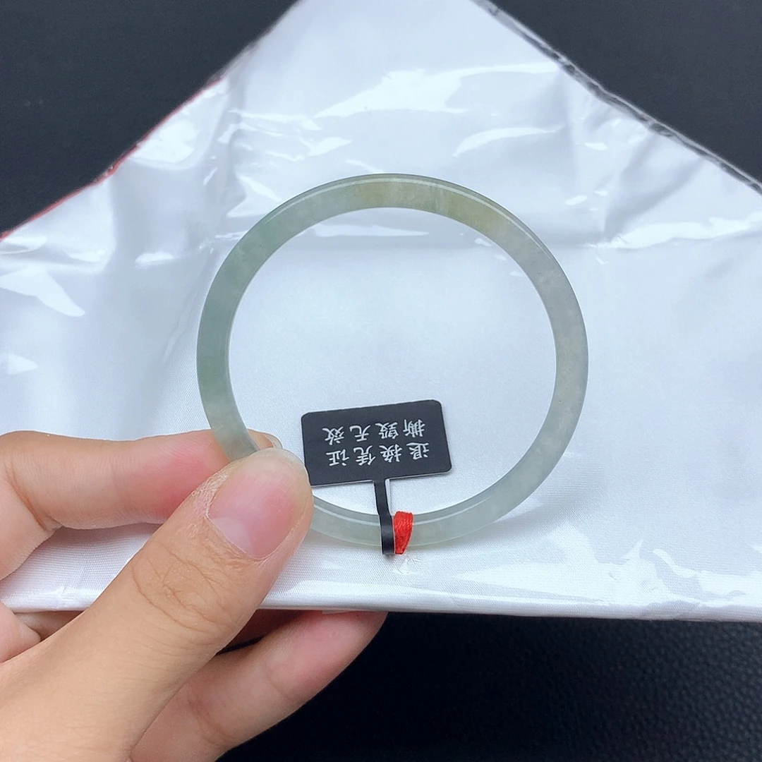 翡翠手镯未镶嵌50圈口有裂